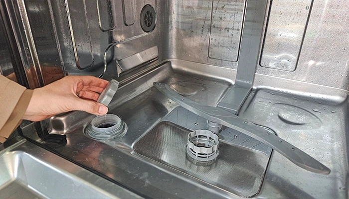 چرا باید تعمیرات ماشین ظرفشویی خود را به نمایندگی معتبر بسپاریم؟